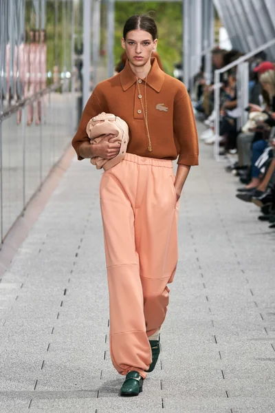 Look 17